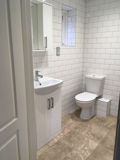 Bathroom 4, Four Seasons Bed and Breakfast, Carmarthenshire