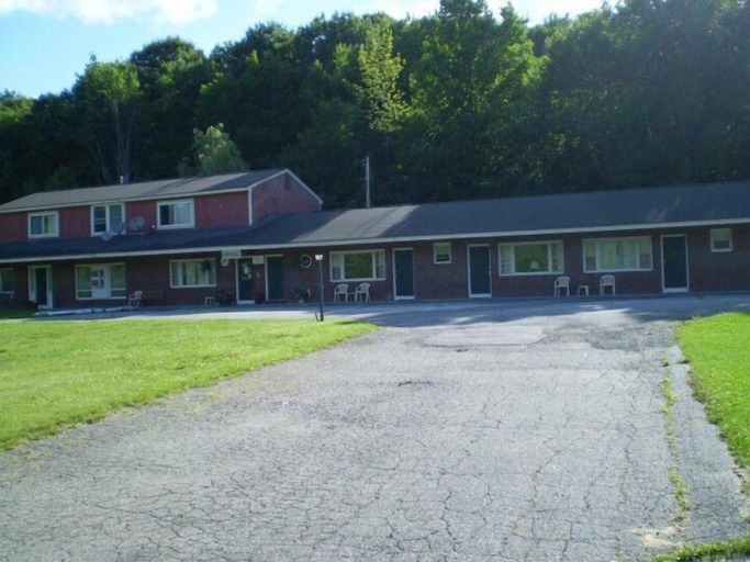 Exterior & Views 5, Ladd Brook Inn, Bennington