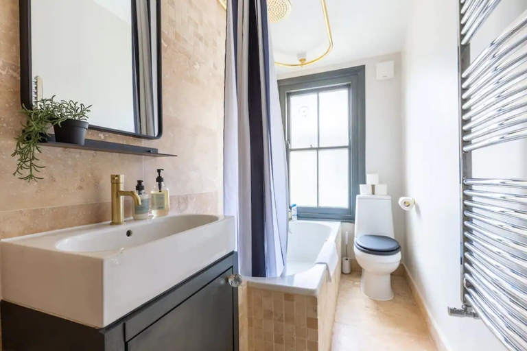 Bathroom 2, Luxuriously Designed 3 Bedroom Apartment in Clapham, London