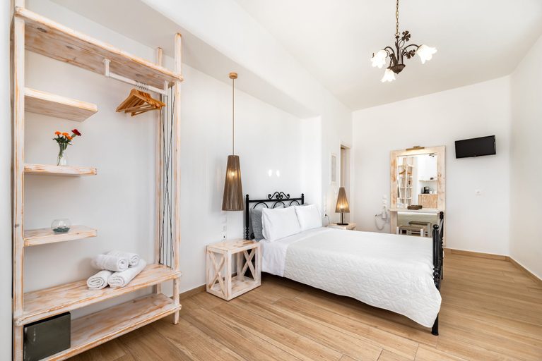 Bedroom 3, Hotel Thira, South Aegean