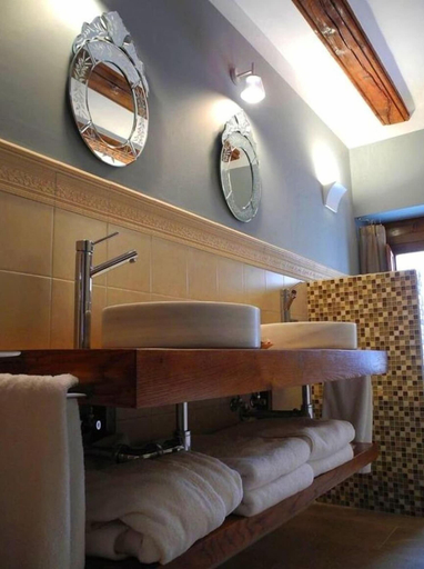Bathroom 4, Hospederia Chapitel, Navarra