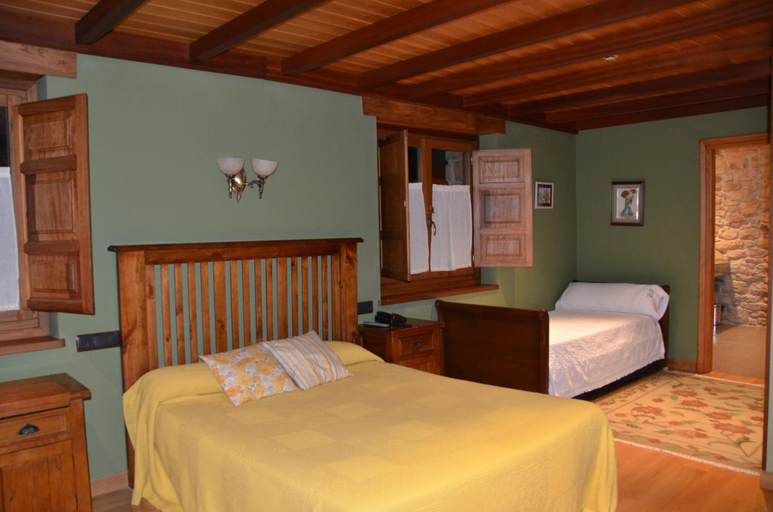 Bedroom 2, Hotel Casona de Tresali, Asturias