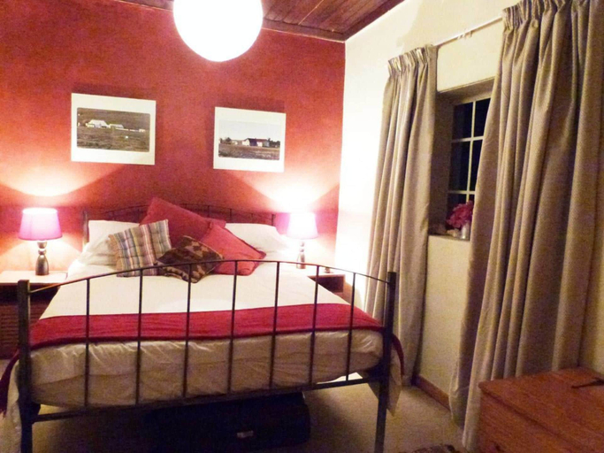Bedroom 3, Cosy 6 Person Cottage With Mountain View, Overberg