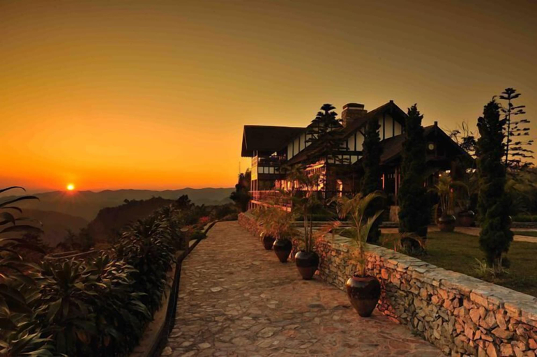 Exterior & Views