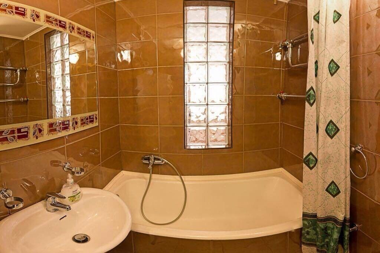 Bathroom 2, Apart Kiev Bohdana Gavrilishina 18, Shevchenkivs'kyi