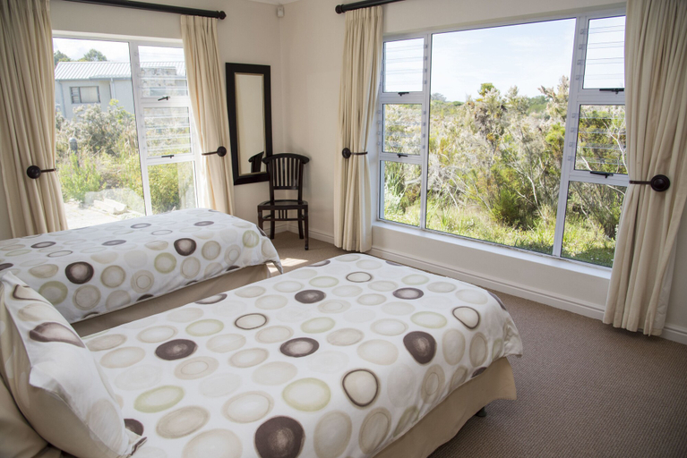 Bedroom 2, 2 Sheerline, Eden