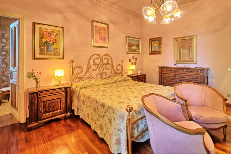 Bedroom 3, Villa Lauretana, Siena