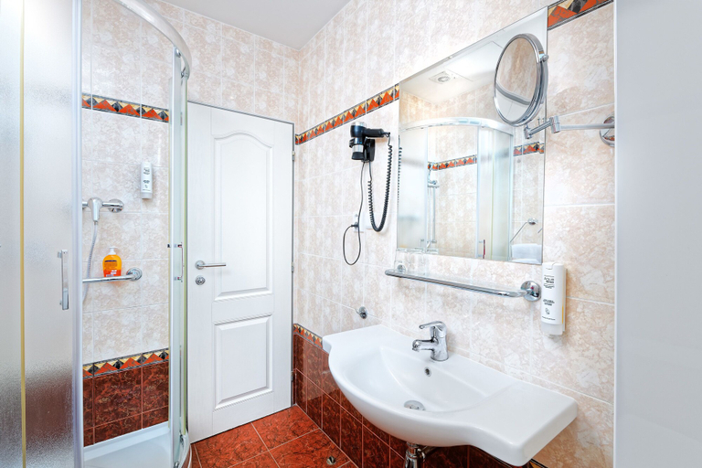 Bathroom 4, Hotel Aura Design & Garden Pool, Praha 8