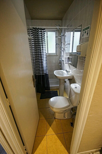 Bathroom, Carving Surf Hostel, Asturias