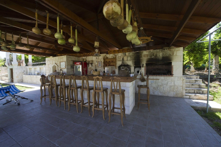 Food & Drinks, Constantinos Villa