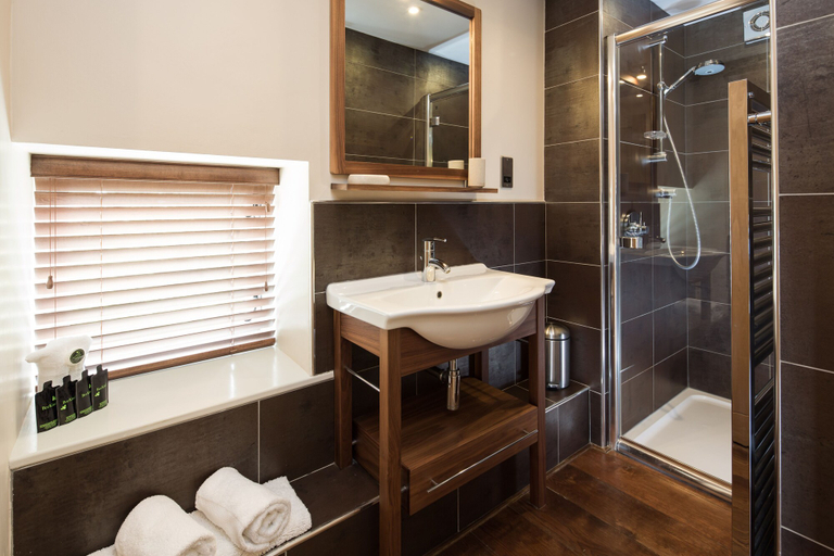 Bathroom 4, The Dovecote Barns, North Yorkshire