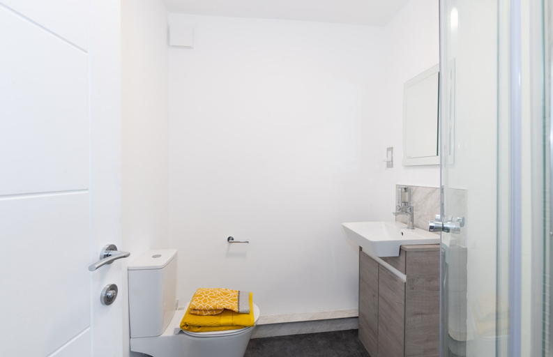 Bathroom 4, Bricksage Rooms, King's Lynn South Gate, Cambridgeshire