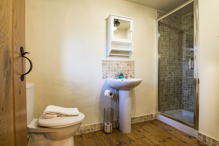 Bathroom 3, Foxglove - Luxurious Barn Conversion, Pembrokeshire