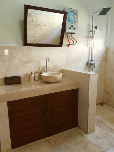 Bathroom 2, Medewi Manor, Jembrana