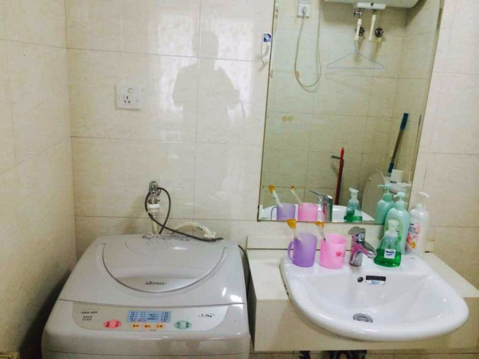 Bathroom, Wanda Gold Dragon Holiday Apartment, Qingdao
