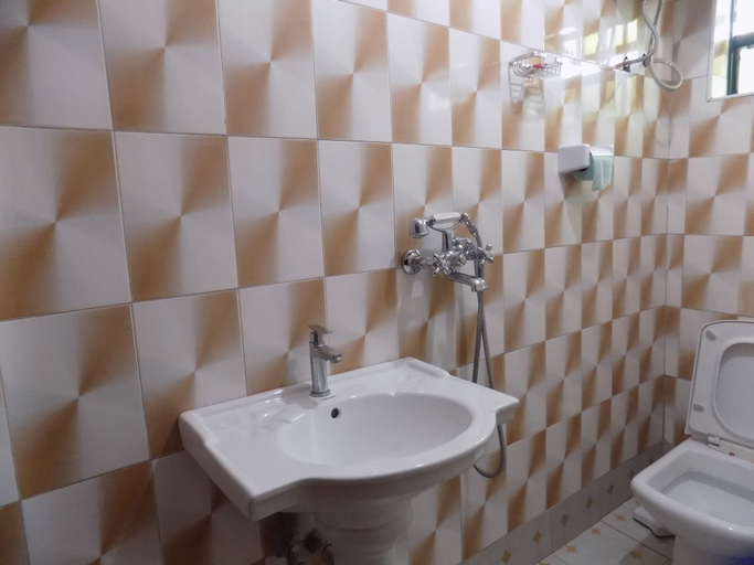 Bathroom 3, Citymax Hotel, Kabale