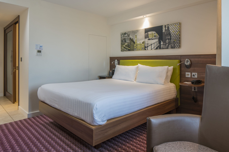 Bedroom 5, Hampton by Hilton Birmingham Broad Street, Birmingham