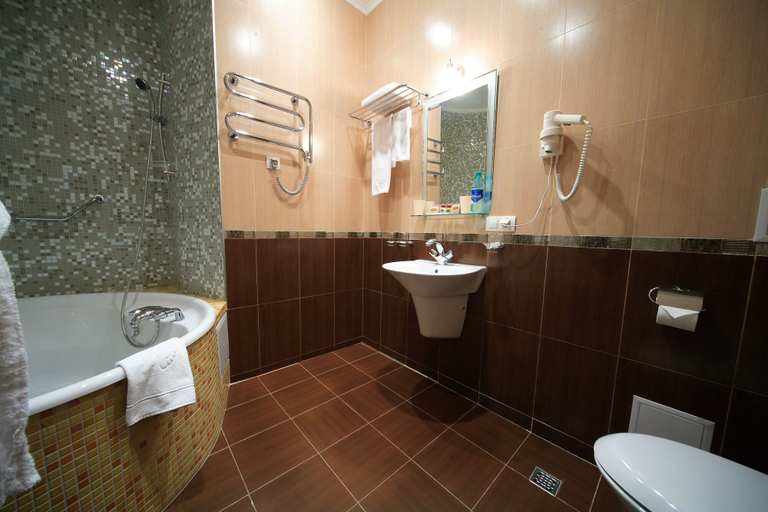 Bathroom 3, Hotel Victoria, Kharkivs'ka