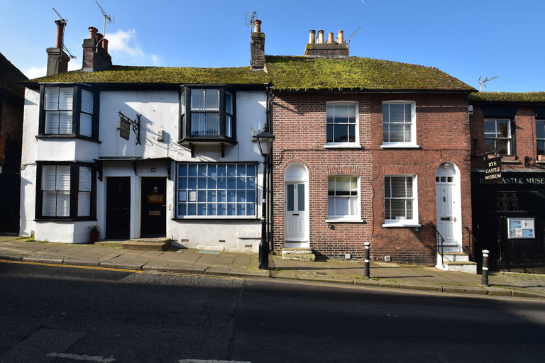 Exterior & Views