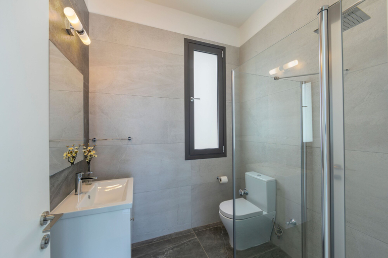 Bathroom 4, Villa Andromeda Sea Caves