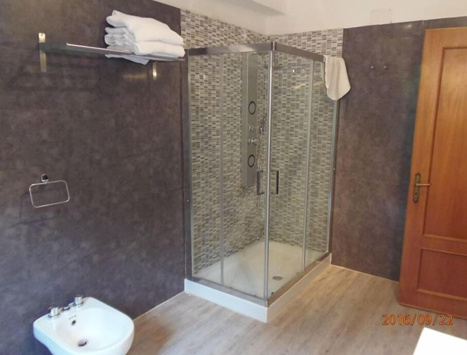 Bathroom 5, B B La Villa, Isernia