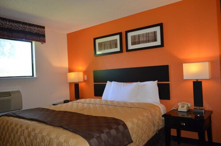 Bedroom 5, Enfield Inn, Hartford