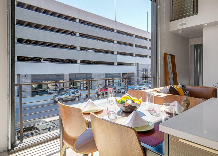 Food & Drinks, Amazingly Sleek Rino Pad - Stunning Mountain Views, Denver