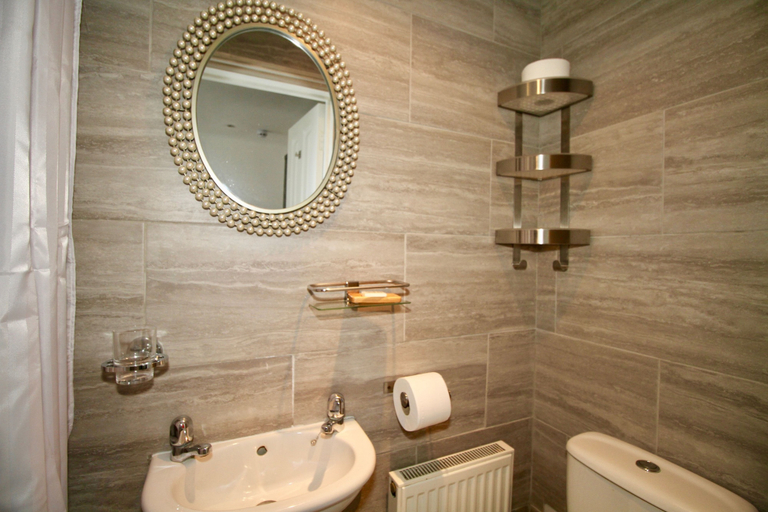 Bathroom 3, Chequers Inn, East Sussex