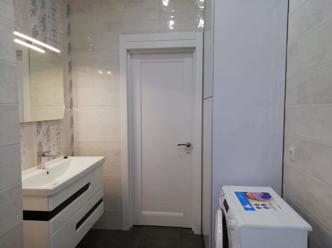 Bathroom 5, Happy nights in friendly AP, Kharkivs'ka