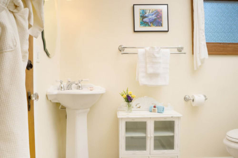 Bathroom 3, Delta Street Inn, Marion