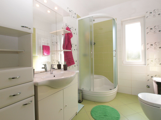 Bathroom 3, Apartment 1844, Pula