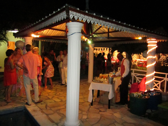 Food & Drinks, Marisa Residences, Black River