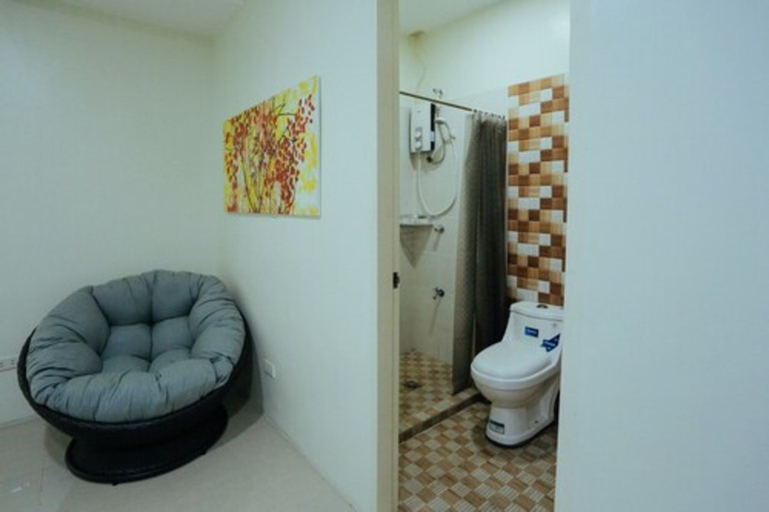Bathroom 4, Ljenj Apartelle, Mabalacat