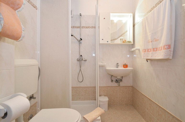 Bathroom 2, Bella Vista Apartments, Motovun