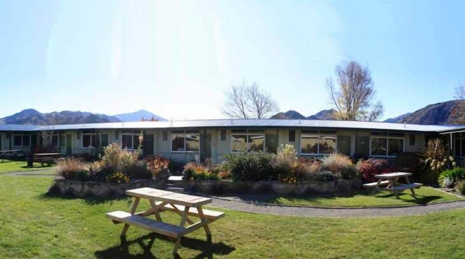 Others 3, Otematata's Best Dam Pub, Waitaki