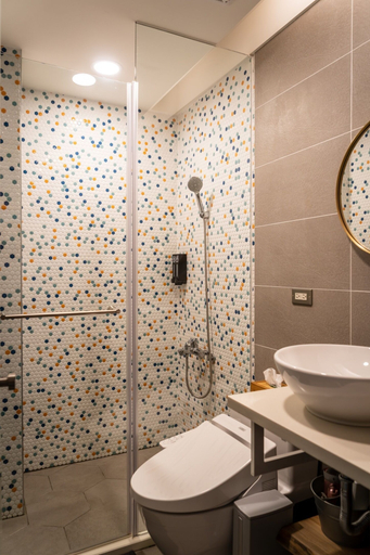 Bathroom 3, Roomi House 2, Tainan