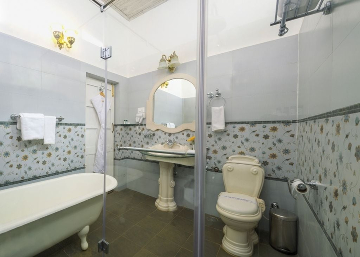 Bathroom 3, Vinnca West Downs Heritage Resort, Ooty, The Nilgiris