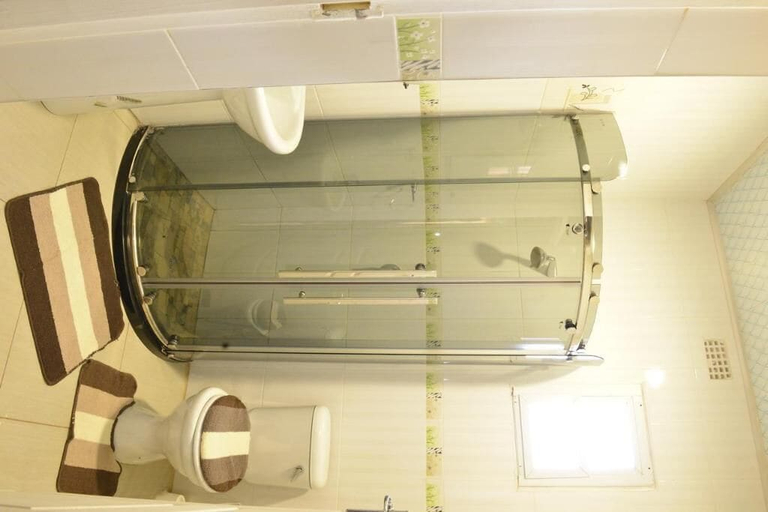 Bathroom 4, Asante Apartments, Livingstone