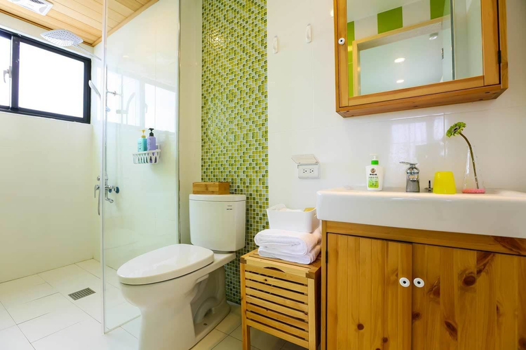 Bathroom 3, Sea - People, Penghu