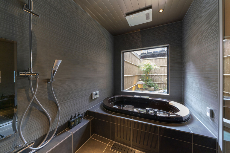 Bathroom 4, Ainotsuji, Kanazawa