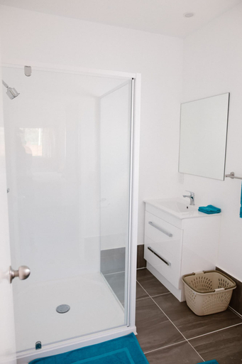 Bathroom 3, Charlie's Villas, Rorotonga