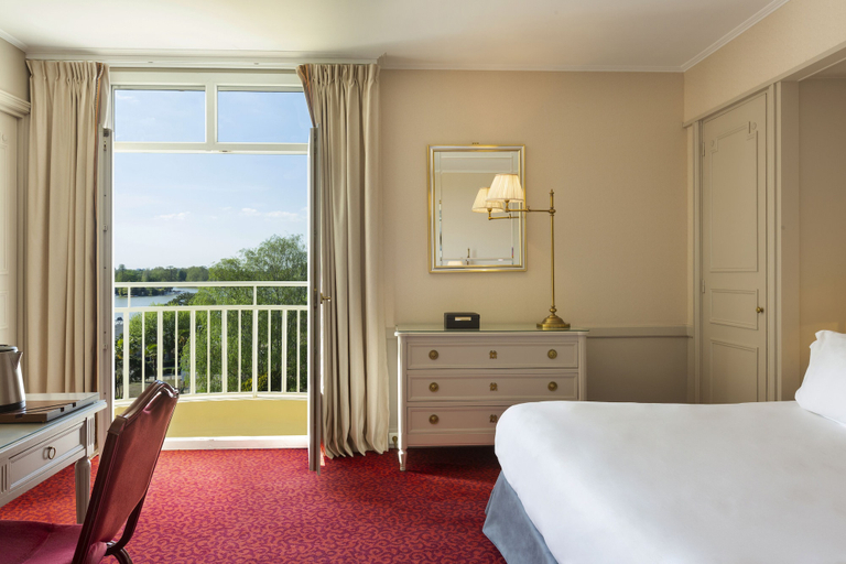 Bedroom 2, Hôtel Barrière Le Grand Hôtel, Val-d'Oise