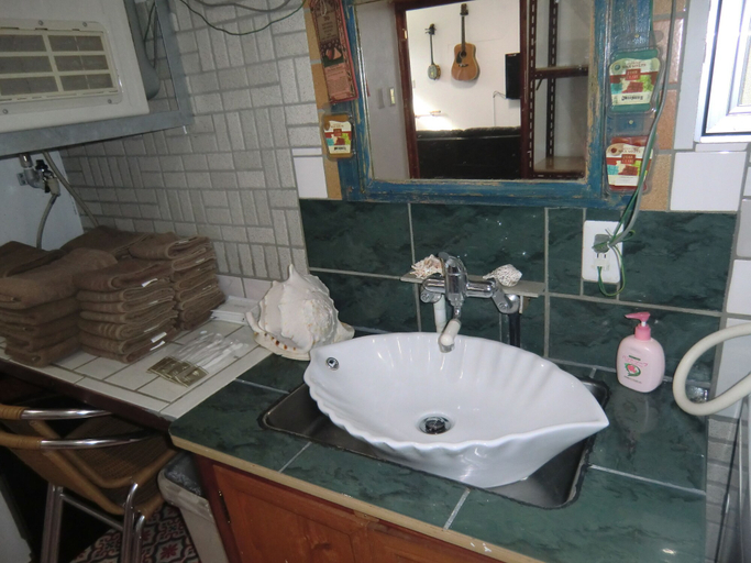 Bathroom 4, Holiday House Ryukyuan, Yomitan