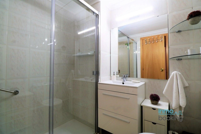 Bathroom 4, Olimar Apartments- InmoBooking, Tarragona