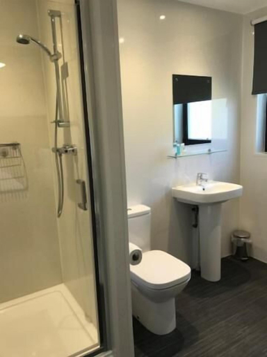 Bathroom 4, Premier Lodge, Falkirk