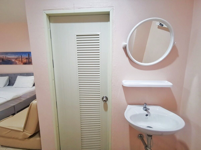 Bathroom 3, Pratubjai Hotel, Sattahip