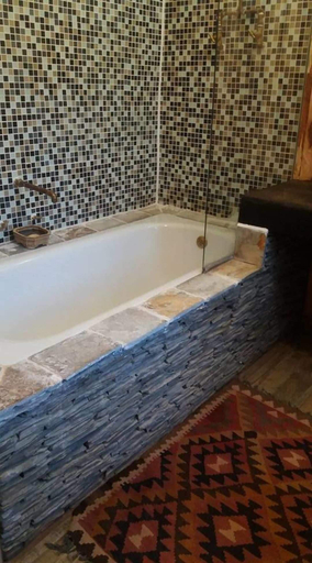 Bathroom, Cosy 6 Person Cottage With Mountain View, Overberg