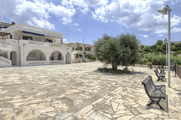 Exterior & Views 2, Sunset Greg, Lovely Front bay Terraced House, Lecce
