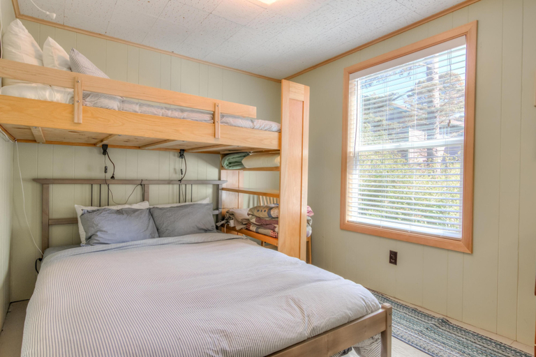 Bedroom 3, Blue Beach Cottage, Tillamook