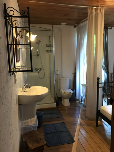 Bathroom 2, Le Ribet, Tarn